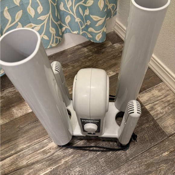 Max Dry glove, shoe and boat warmer. Heat and no heat switch. - Picture 3 of 4